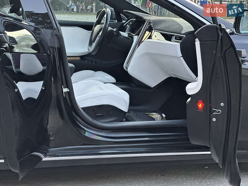 Ліфтбек Tesla Model S 2017 в Львові фото 12 Ліфтбек Tesla Model S 2017 в Львові