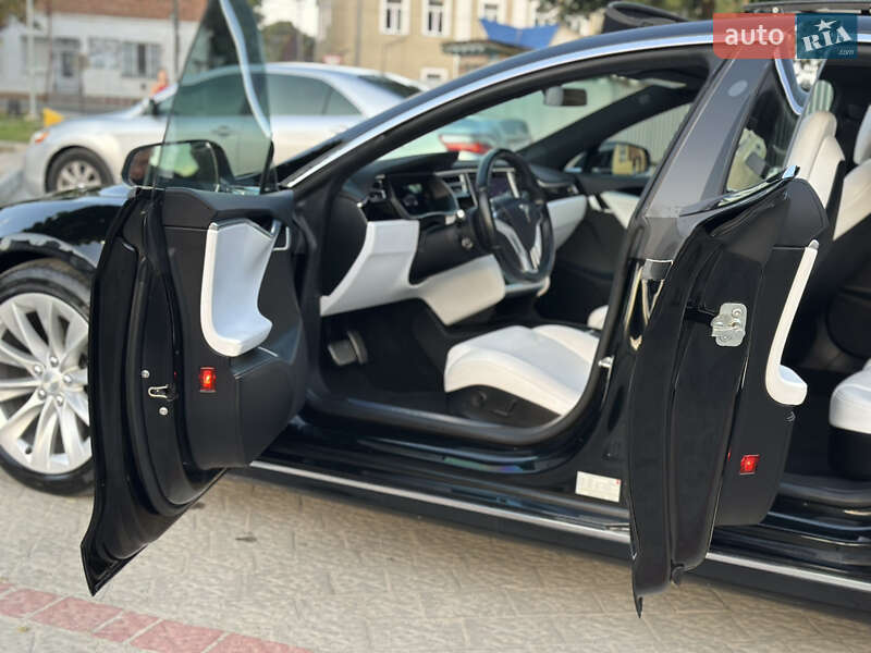 Ліфтбек Tesla Model S 2017 в Львові фото 16 Ліфтбек Tesla Model S 2017 в Львові