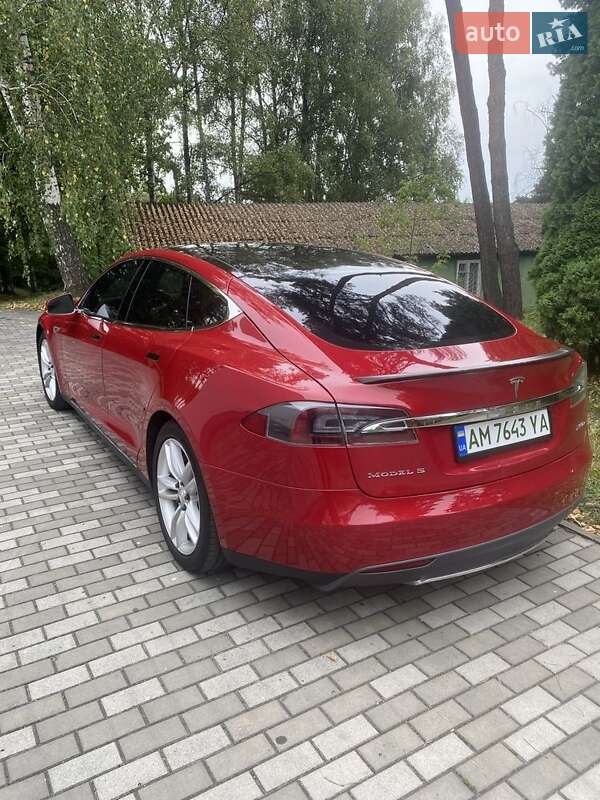 Лифтбек Tesla Model S 2016 в Житомире