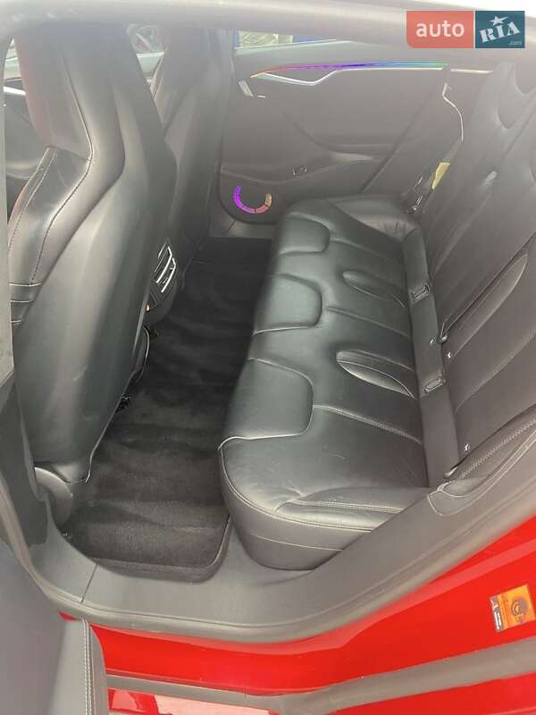 Лифтбек Tesla Model S 2016 в Житомире