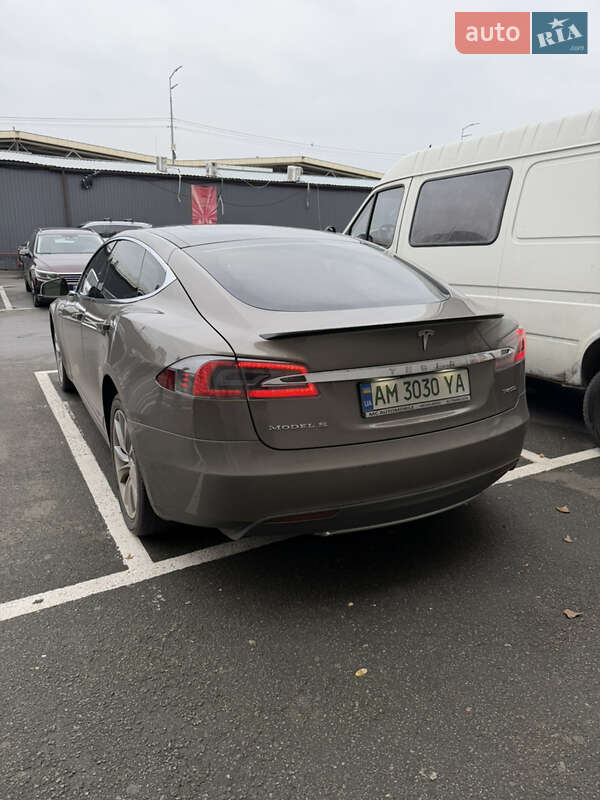 Ліфтбек Tesla Model S 2015 в Києві фото 2 Ліфтбек Tesla Model S 2015 в Києві