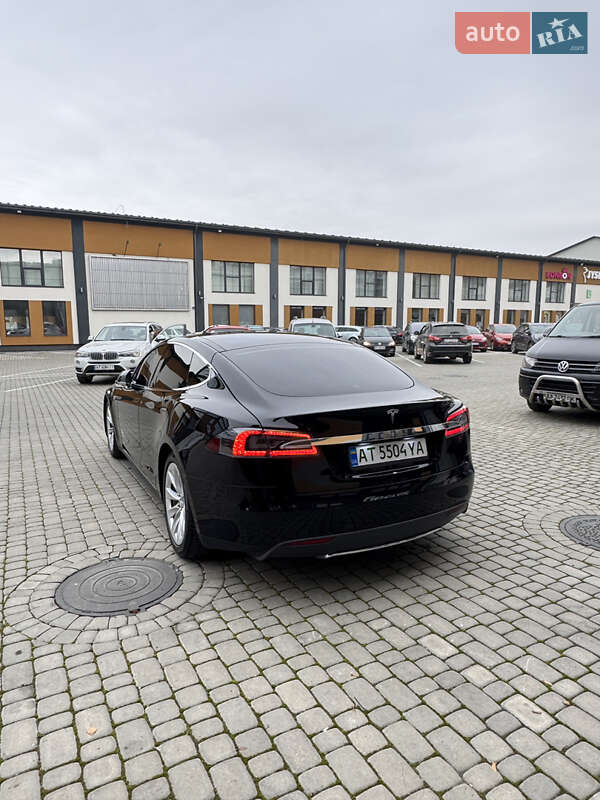 Ліфтбек Tesla Model S 2015 в Коломиї