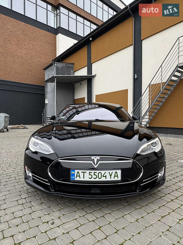 Ліфтбек Tesla Model S 2015 в Коломиї