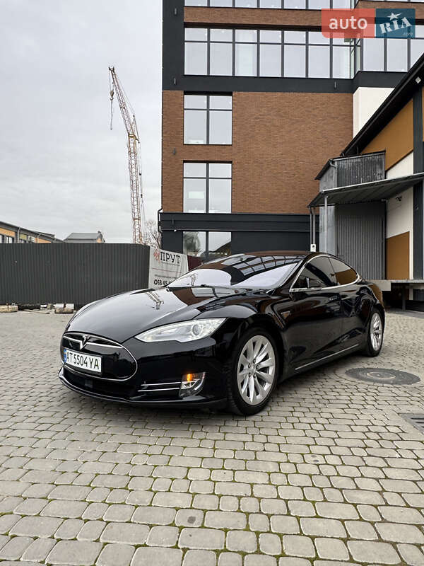 Ліфтбек Tesla Model S 2015 в Коломиї