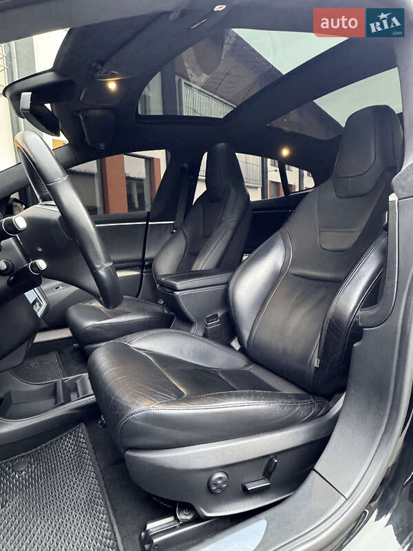 Ліфтбек Tesla Model S 2015 в Коломиї
