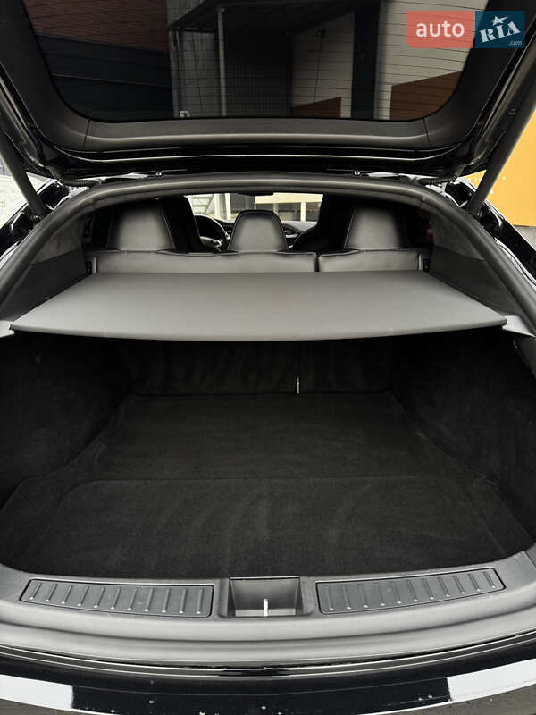 Ліфтбек Tesla Model S 2015 в Коломиї