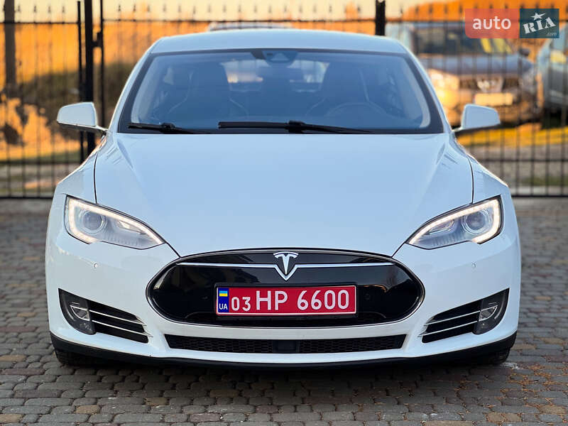 Лифтбек Tesla Model S 2015 в Дрогобыче