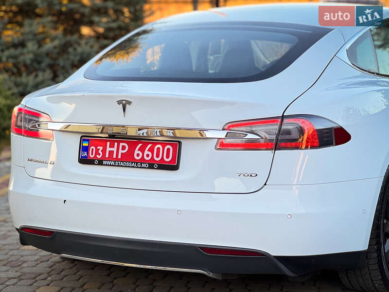 Лифтбек Tesla Model S 2015 в Дрогобыче