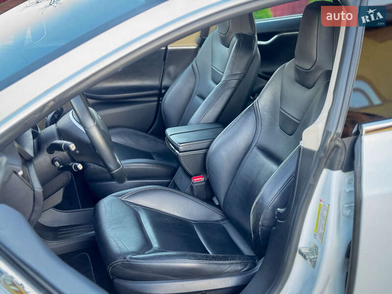 Лифтбек Tesla Model S 2015 в Дрогобыче