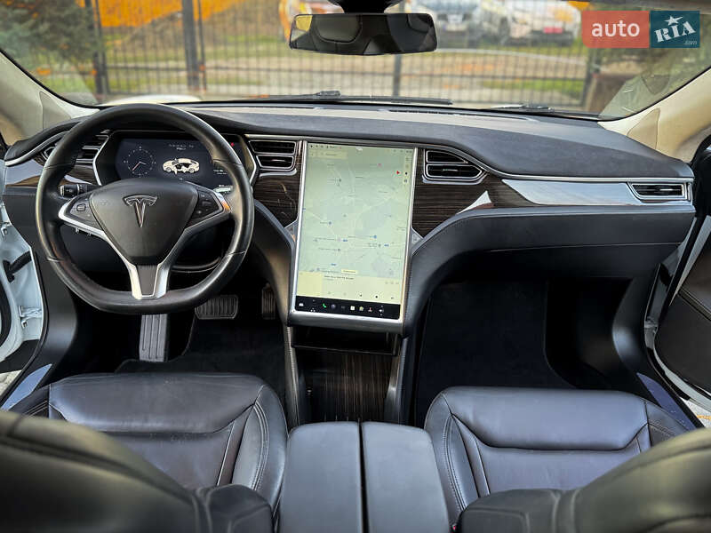 Лифтбек Tesla Model S 2015 в Дрогобыче