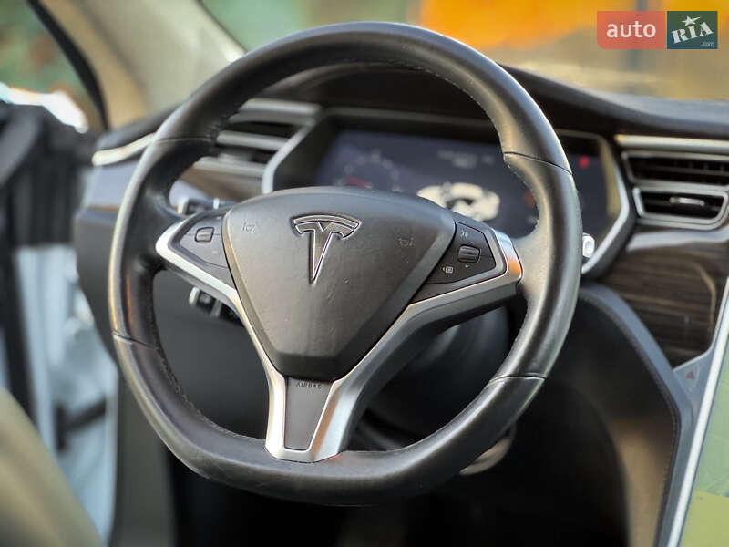 Лифтбек Tesla Model S 2015 в Дрогобыче