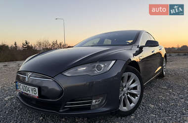 Лифтбек Tesla Model S 2015 в Львове