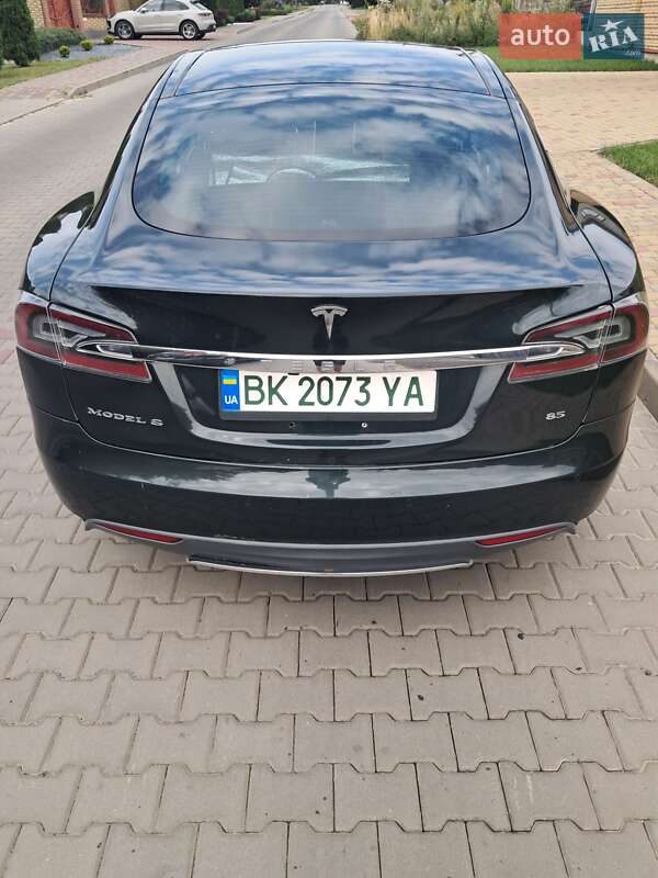 Лифтбек Tesla Model S 2013 в Луцке