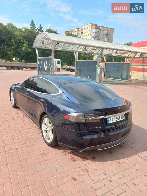 Лифтбек Tesla Model S 2014 в Киеве