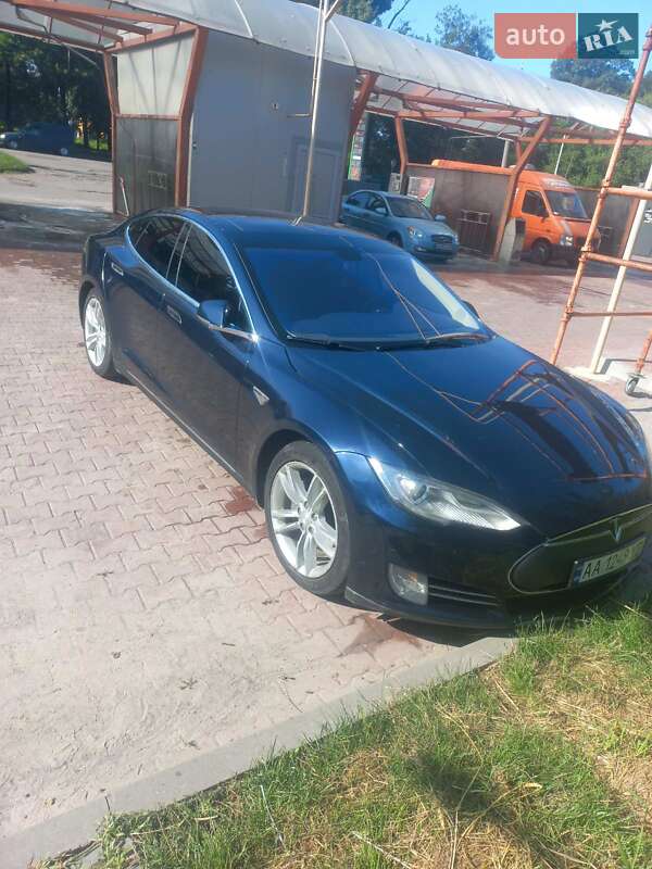 Лифтбек Tesla Model S 2014 в Киеве
