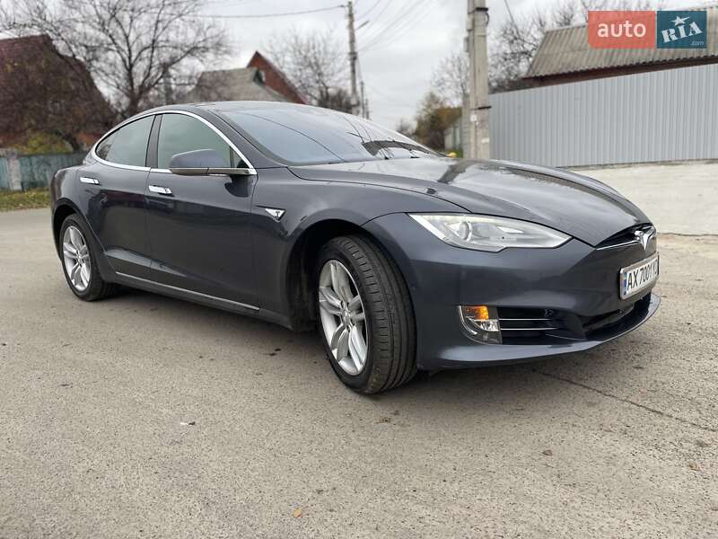 Лифтбек Tesla Model S 2015 в Харькове
