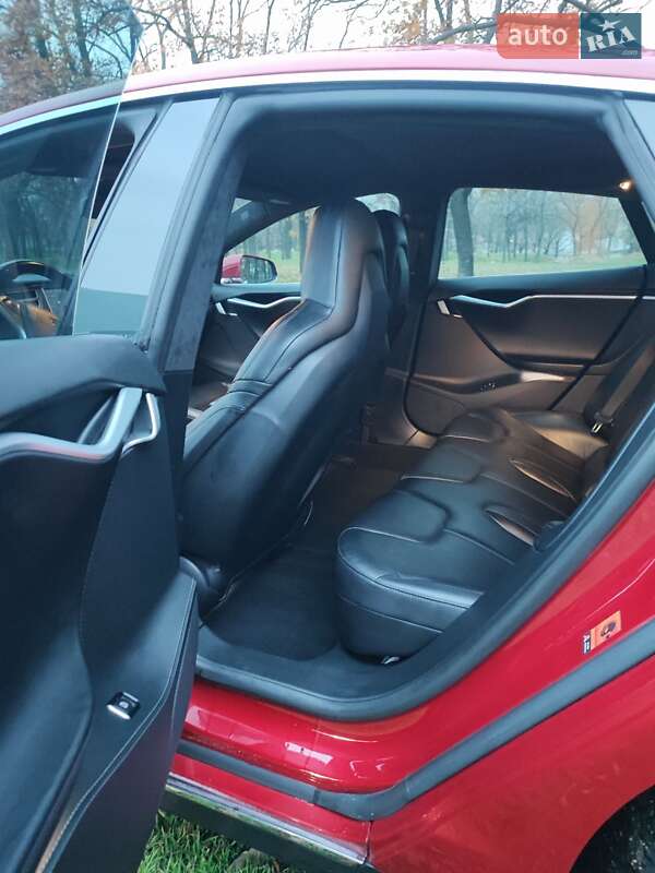 Ліфтбек Tesla Model S 2015 в Миколаєві