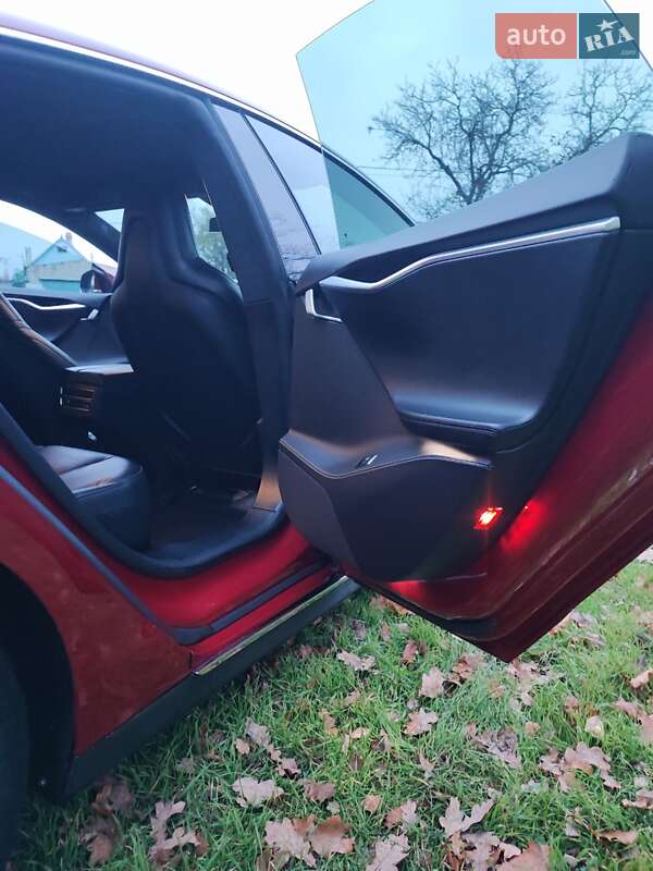 Ліфтбек Tesla Model S 2015 в Миколаєві