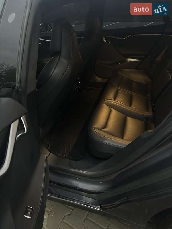 Лифтбек Tesla Model S 2018 в Киеве