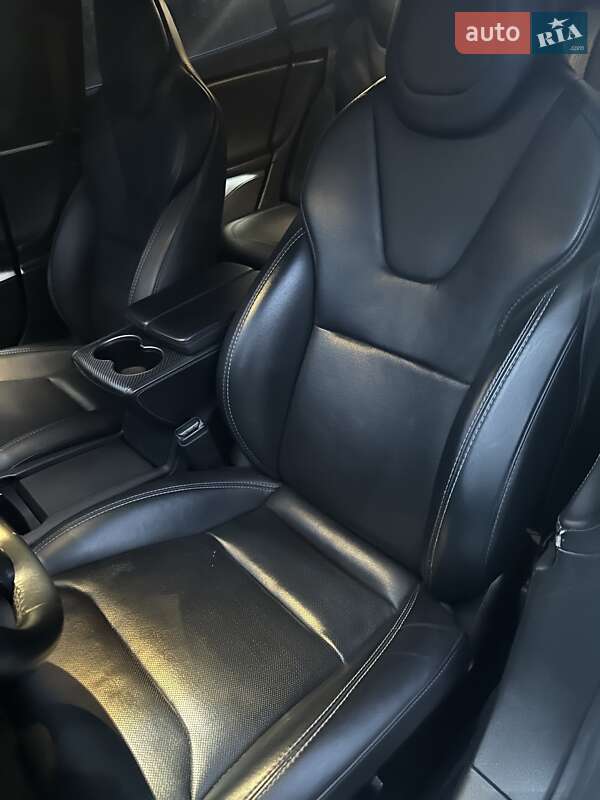 Лифтбек Tesla Model S 2018 в Киеве