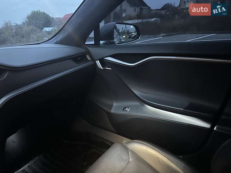 Лифтбек Tesla Model S 2018 в Киеве