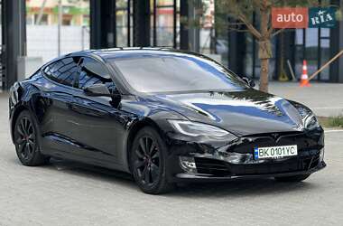 Лифтбек Tesla Model S 2018 в Ровно