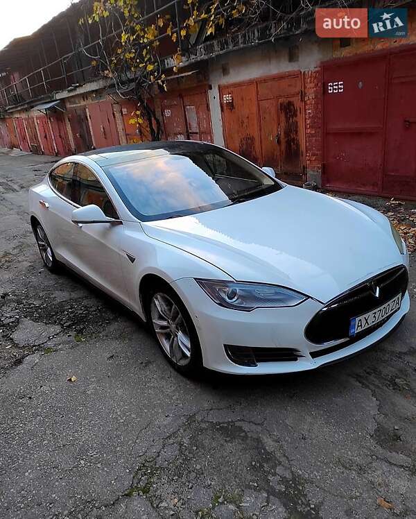 Tesla Model S 2013