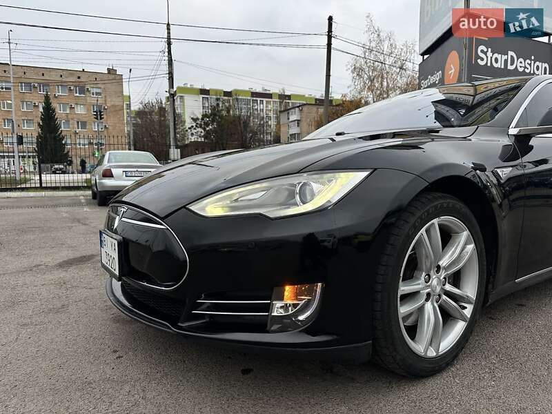 Ліфтбек Tesla Model S 2014 в Полтаві