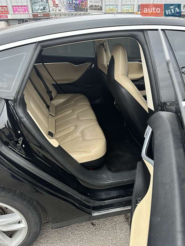 Ліфтбек Tesla Model S 2014 в Полтаві