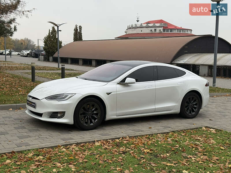 Ліфтбек Tesla Model S 2019 в Дніпрі фото 16 Ліфтбек Tesla Model S 2019 в Дніпрі