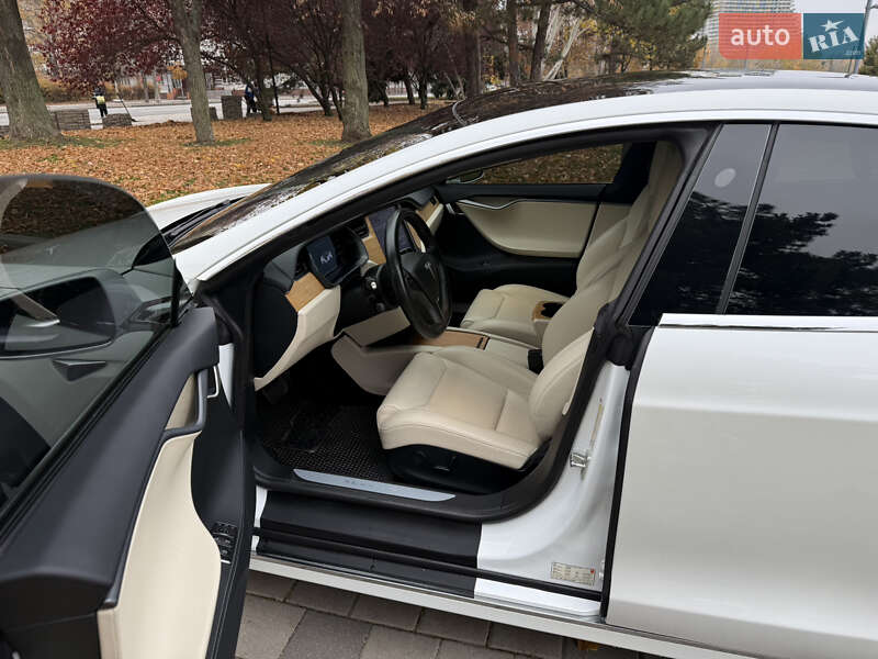 Ліфтбек Tesla Model S 2019 в Дніпрі фото 23 Ліфтбек Tesla Model S 2019 в Дніпрі