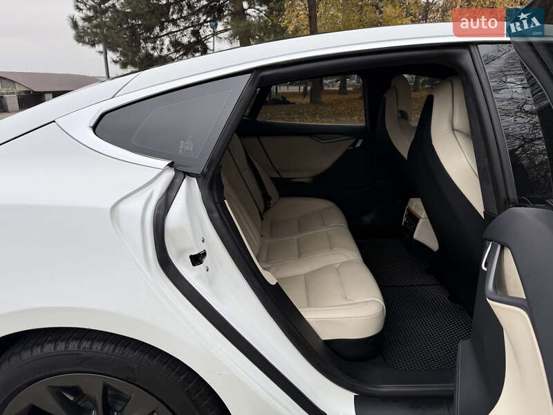 Ліфтбек Tesla Model S 2019 в Дніпрі фото 29 Ліфтбек Tesla Model S 2019 в Дніпрі