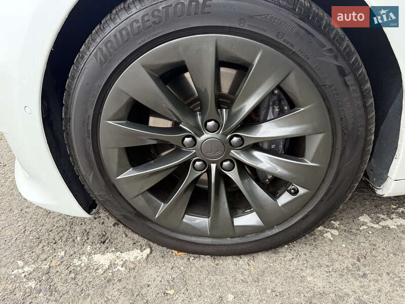 Ліфтбек Tesla Model S 2019 в Дніпрі фото 38 Ліфтбек Tesla Model S 2019 в Дніпрі