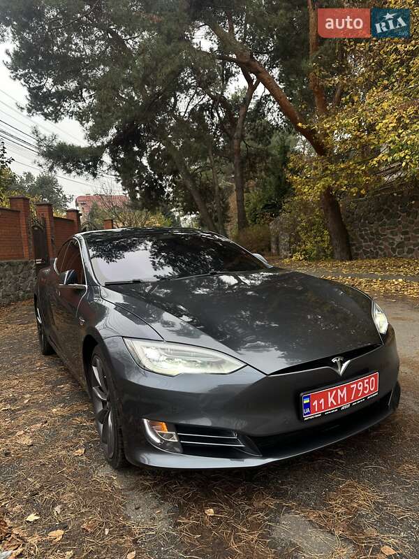 Лифтбек Tesla Model S 2018 в Киеве