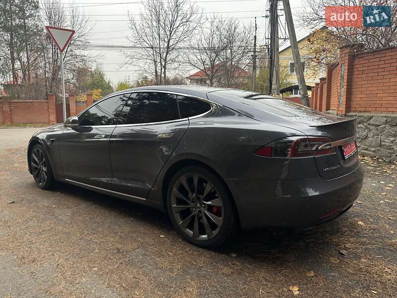 Лифтбек Tesla Model S 2018 в Киеве