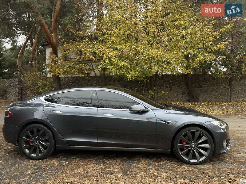 Лифтбек Tesla Model S 2018 в Киеве