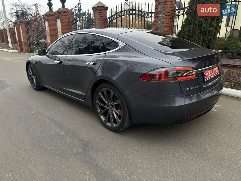 Лифтбек Tesla Model S 2018 в Киеве