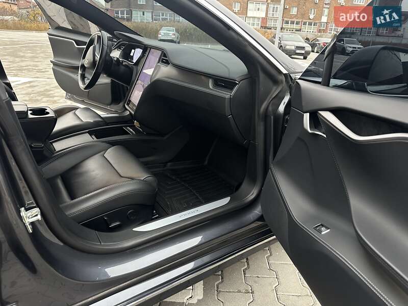 Лифтбек Tesla Model S 2018 в Киеве