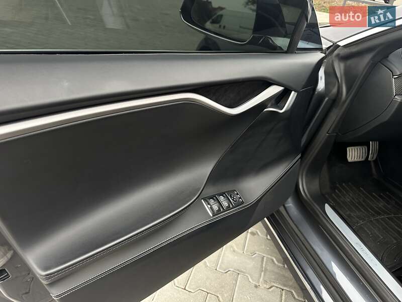 Лифтбек Tesla Model S 2018 в Киеве