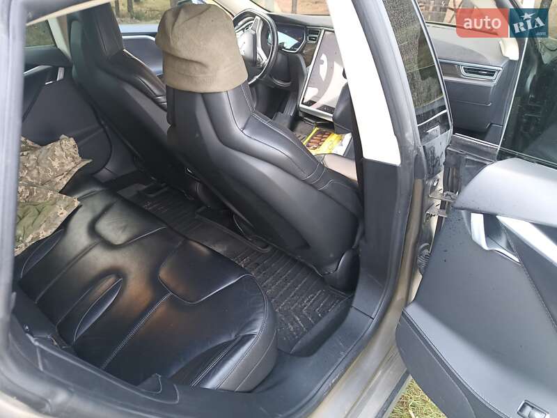 Лифтбек Tesla Model S 2015 в Новояворовске фото 5 Лифтбек Tesla Model S 2015 в Новояворовске