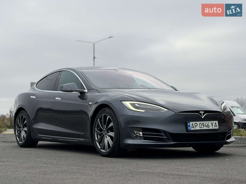 Лифтбек Tesla Model S 2018 в Виннице