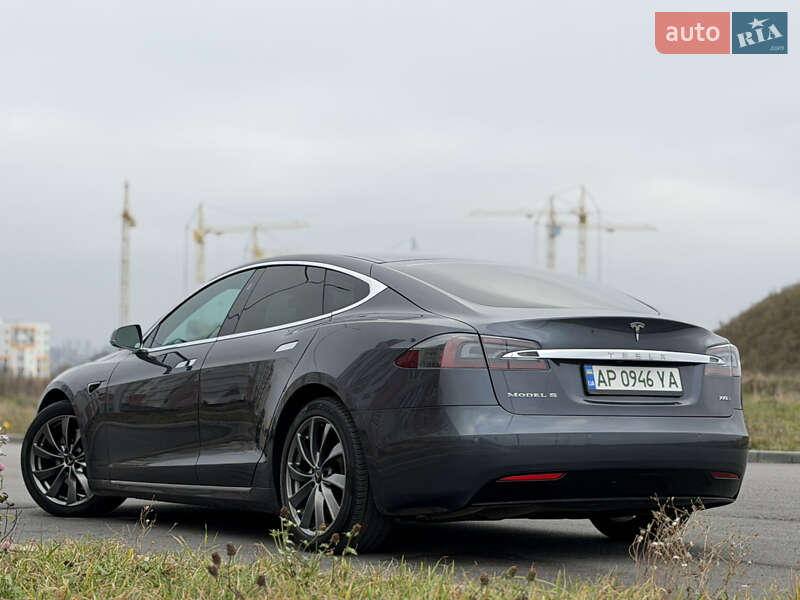 Лифтбек Tesla Model S 2018 в Виннице