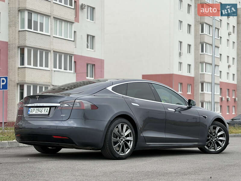 Лифтбек Tesla Model S 2018 в Виннице