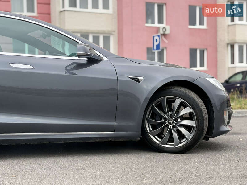 Лифтбек Tesla Model S 2018 в Виннице