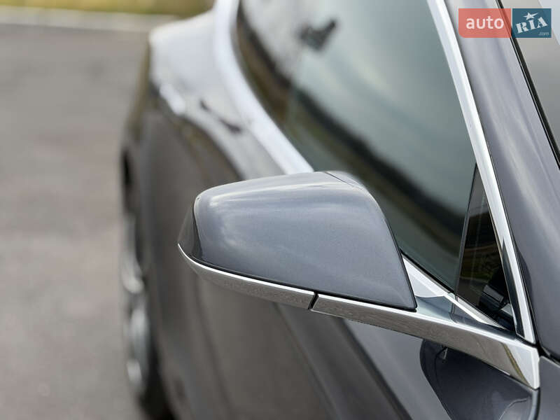 Лифтбек Tesla Model S 2018 в Виннице