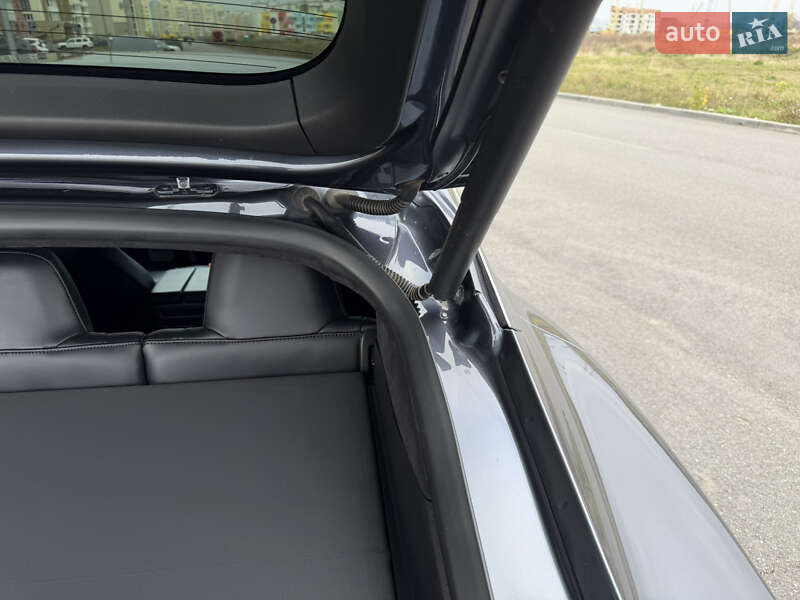 Лифтбек Tesla Model S 2018 в Виннице