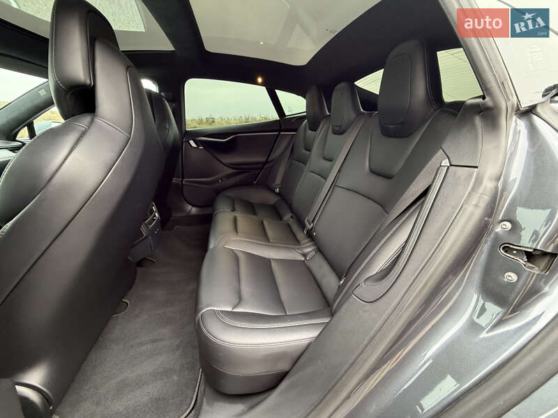 Лифтбек Tesla Model S 2018 в Виннице