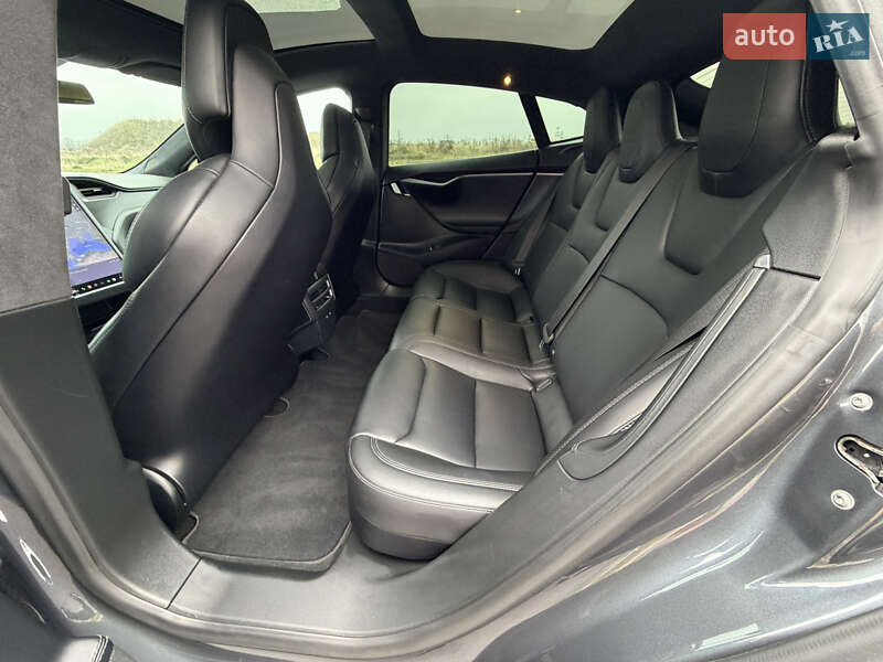 Лифтбек Tesla Model S 2018 в Виннице
