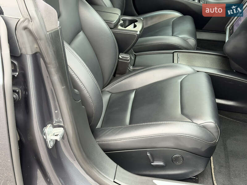 Лифтбек Tesla Model S 2018 в Виннице