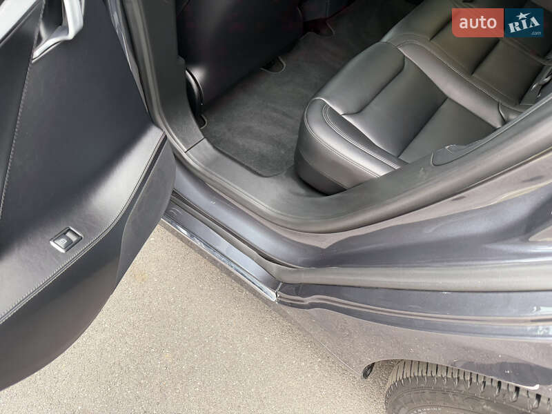 Лифтбек Tesla Model S 2018 в Виннице